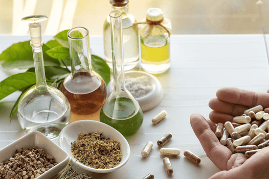 préparation de compléments alimentaires à partir de plantes et d'extraits végétaux