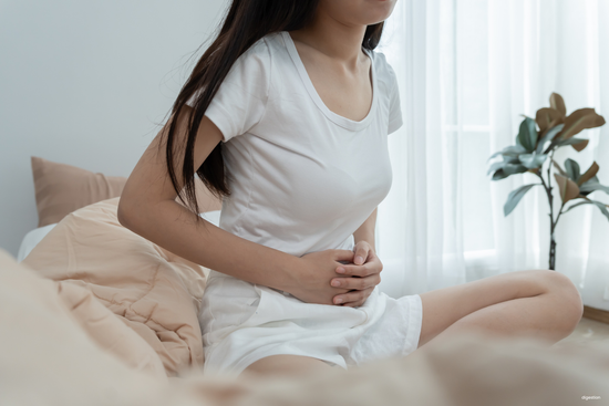 Femme avec des problèmes digestions